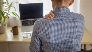【肩こりは運動で解消できるのか？】40代経営者に必要な“効果的セルフケア”のススメ