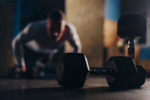 【完全版】ダンベルで鍛える下半身トレーニング｜重力を味方に“土台力”を引き上げる方法