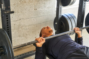 【完全ガイド】ベンチプレスの効果とは？ビジネスエリートが成果を出すための科学的トレーニング戦略