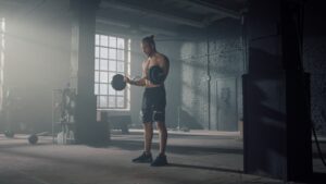 【保存版】筋トレ分割法の正解とは？目的別・レベル別に最適な組み方を完全解説